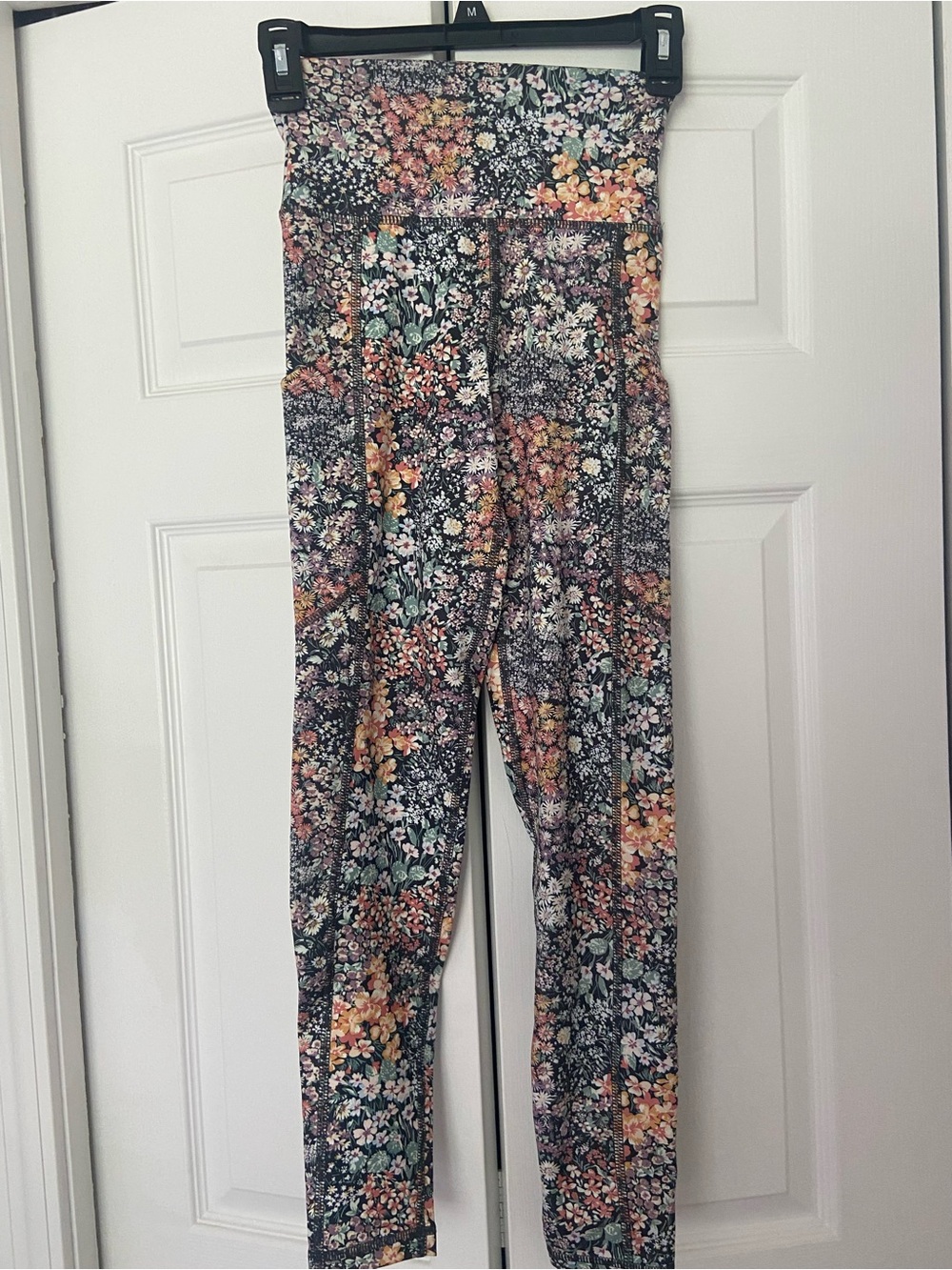 American Eagle Outfitters Black Floral Pocket Leggings